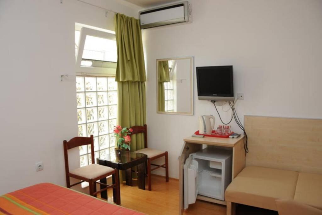 Bmv Room For 2-3 Persons Sveti Stefan Esterno foto
